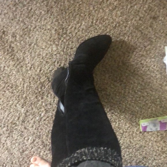 Black Boots - Picture 5 of 8